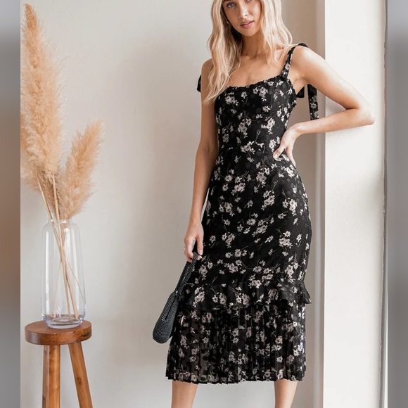 Lulus black terrace Views Black Floral Print Tiered Midi Dress small flowers - Picture 1 of 7